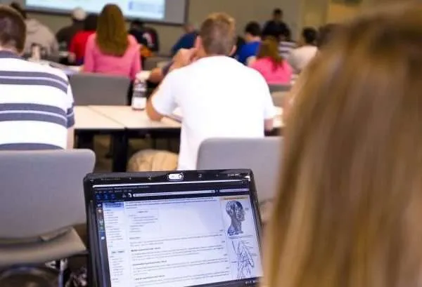 Online vs. In-Person Learning: Which One is Right for You?